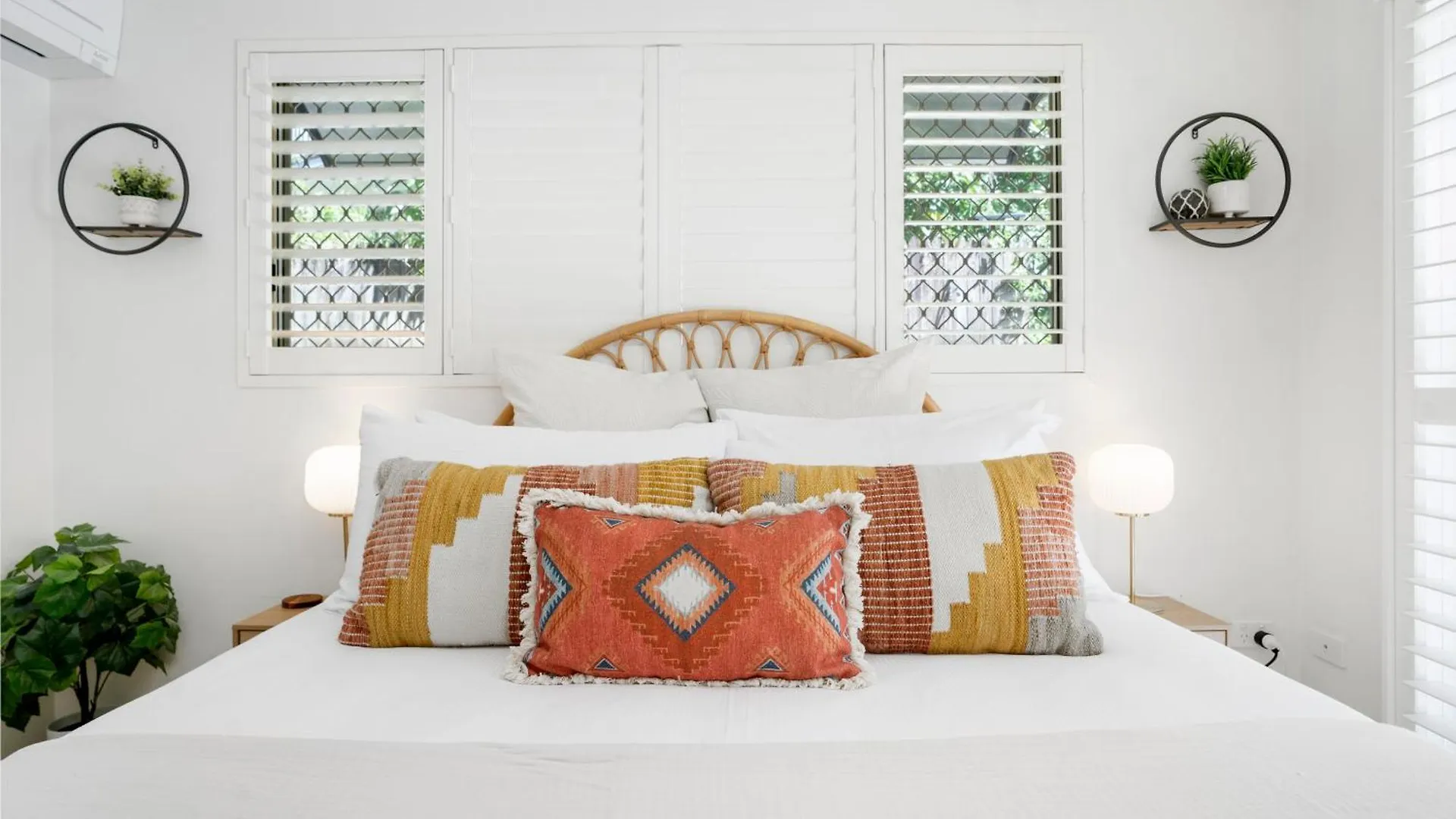 Highwater Haven - Ocean View Apartment. 300M To Beach. Pet Friendly Alexandra Headland Appartement