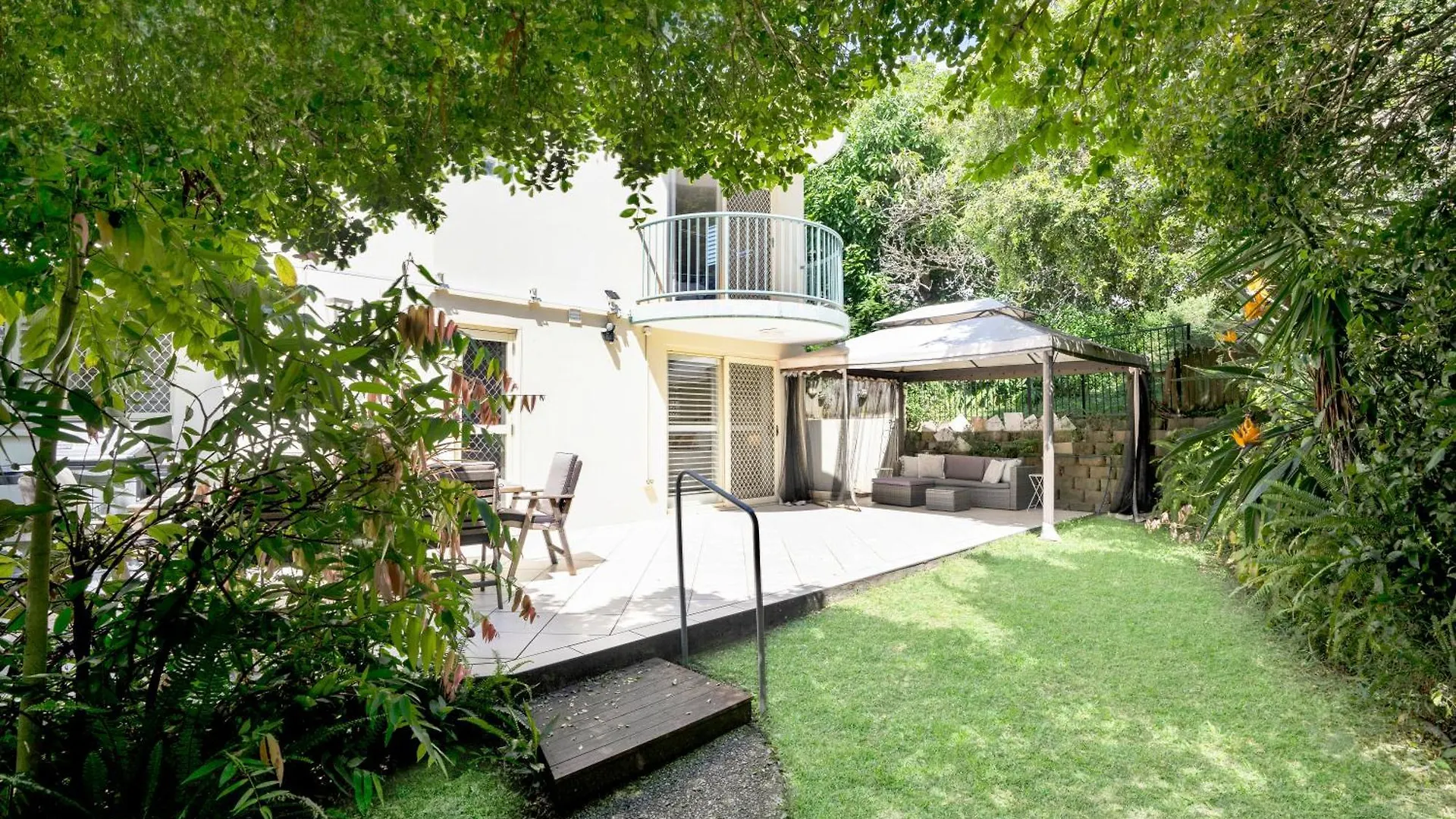 Apartment Highwater Haven - Ocean View Apartment. 300M To Beach. Pet Friendly Alexandra Headland