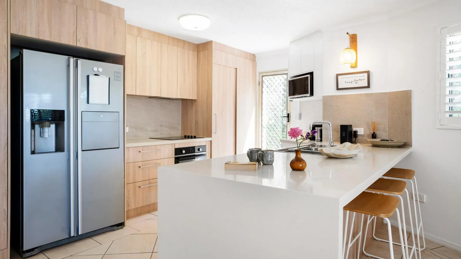 Highwater Haven - Ocean View Apartment. 300M To Beach. Pet Friendly Alexandra Headland