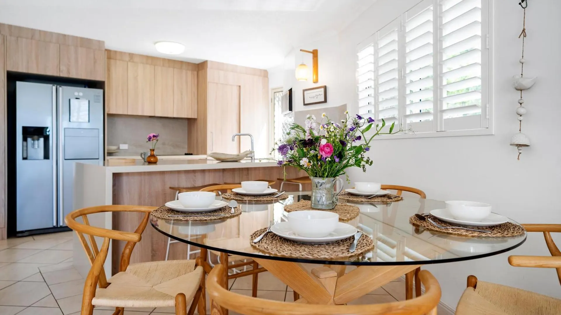 Highwater Haven - Ocean View Apartment. 300M To Beach. Pet Friendly Alexandra Headland Apartment