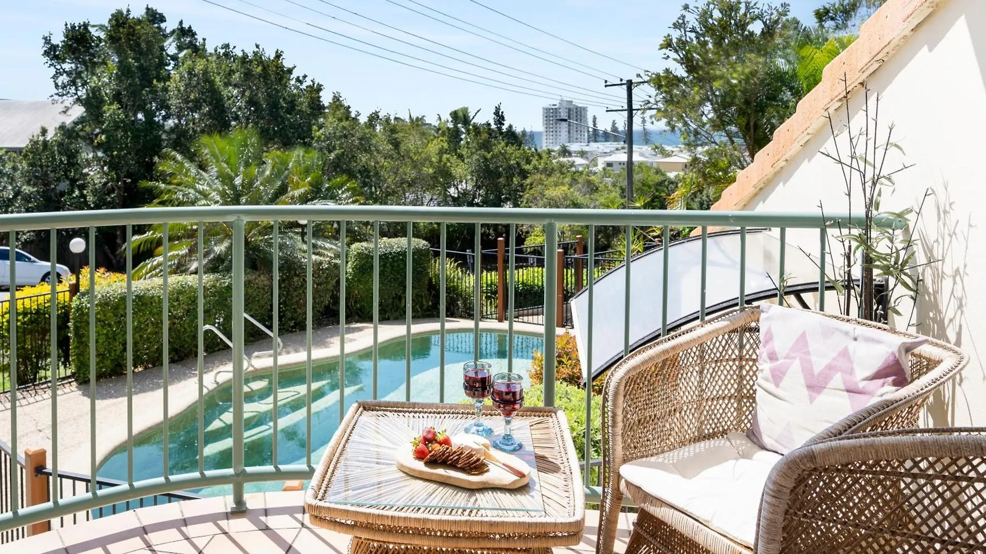 Apartment Highwater Haven - Ocean View Apartment. 300M To Beach. Pet Friendly Alexandra Headland