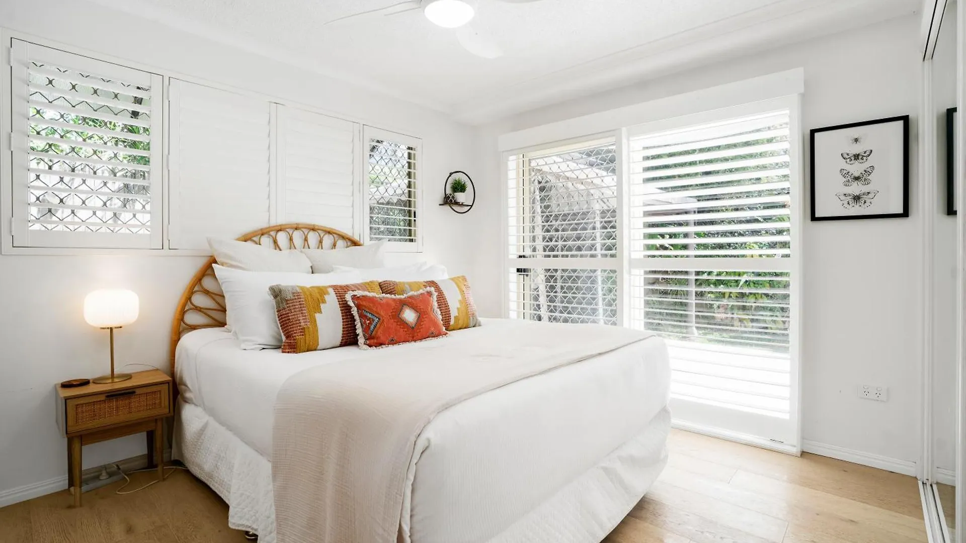 Highwater Haven - Ocean View Apartment. 300M To Beach. Pet Friendly Alexandra Headland 0*,  Australia