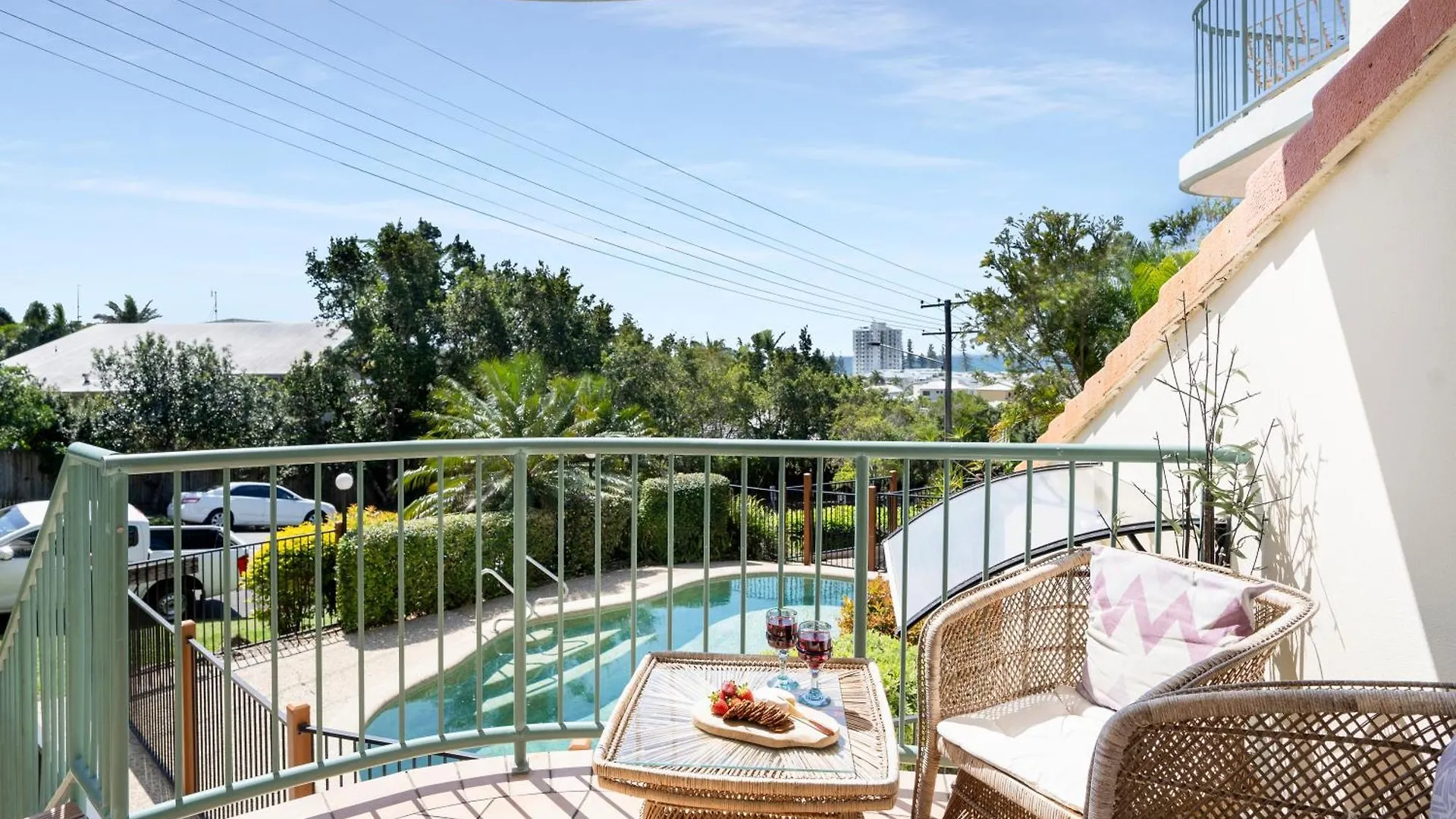 Highwater Haven - Ocean View Apartment. 300M To Beach. Pet Friendly Alexandra Headland