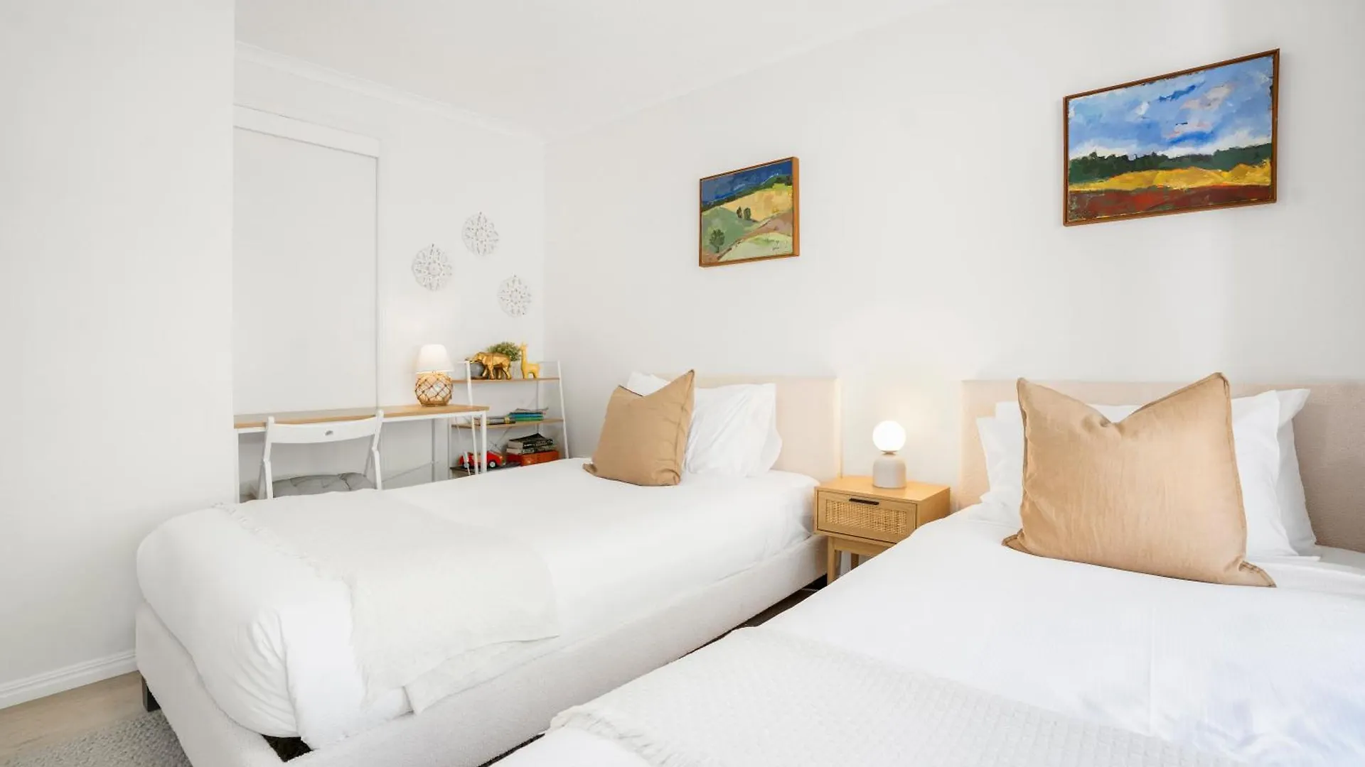 Highwater Haven - Ocean View Apartment. 300M To Beach. Pet Friendly Alexandra Headland Australia