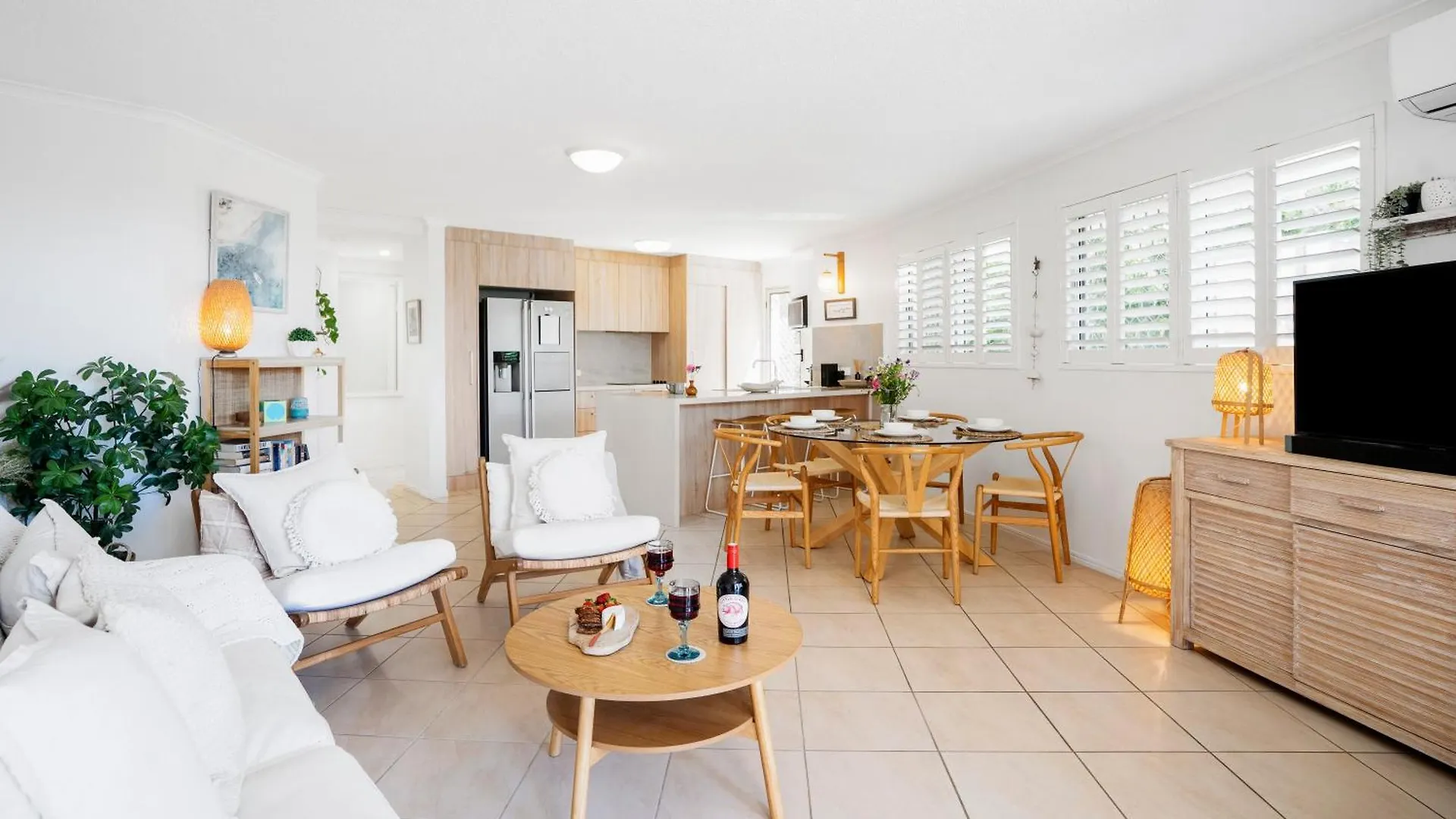 Apartment Highwater Haven - Ocean View Apartment. 300M To Beach. Pet Friendly Alexandra Headland